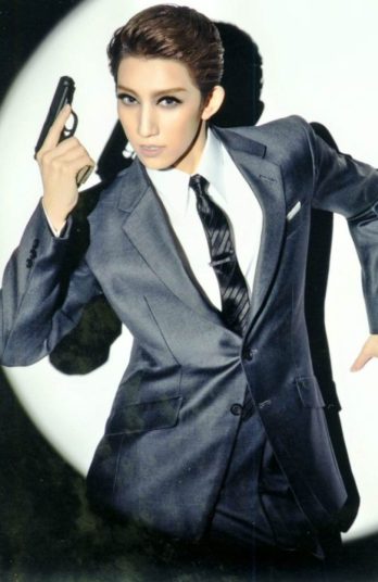 ©Takarazuka Revue Company / Suzuho Makaze stars in “Casino Royale — My Name’s Bond —,” presented by the Cosmos Troupe of Takarazuka Revue Company.