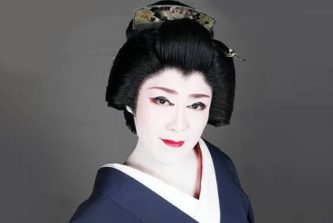 Tachibana Daigoro in Onnagata.
