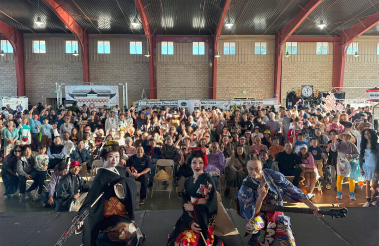 Commemorative photo of Taishu Engeki performers with the audience at the 'Nakamise Street' Event at 'Kimono Con', in California USA, 2025.